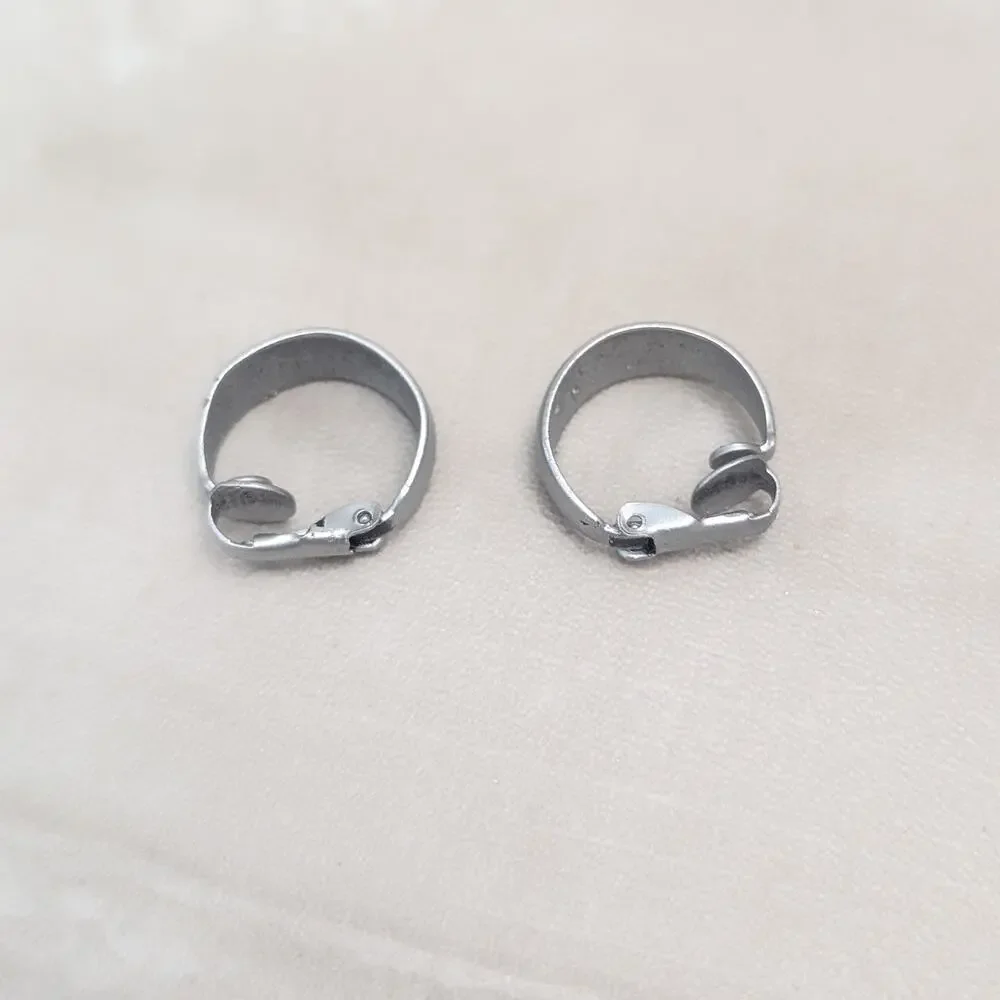 Vintage Clip On Earrings 0.75